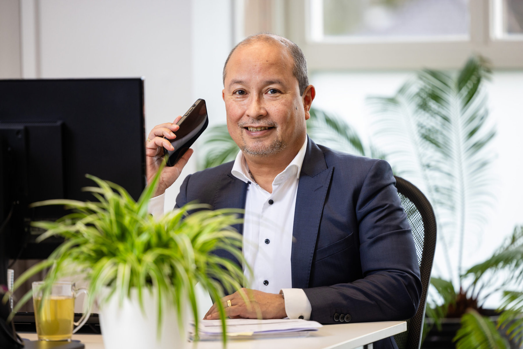 inkoopprofessional Marco aan de telefoon